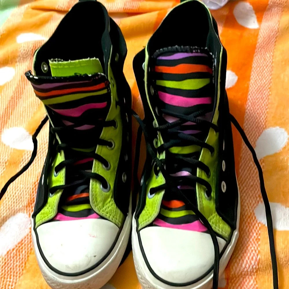 ✨Sold✨ Multicolored Converse’s - Picture 1 of 3